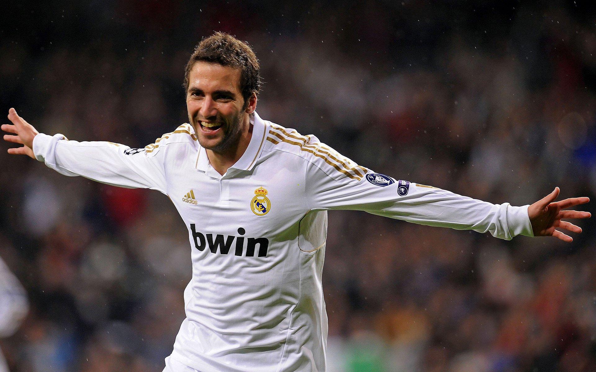 欧冠决赛巅峰对决,皇家马德里3-1力克利物浦,第15次捧起大耳朵杯