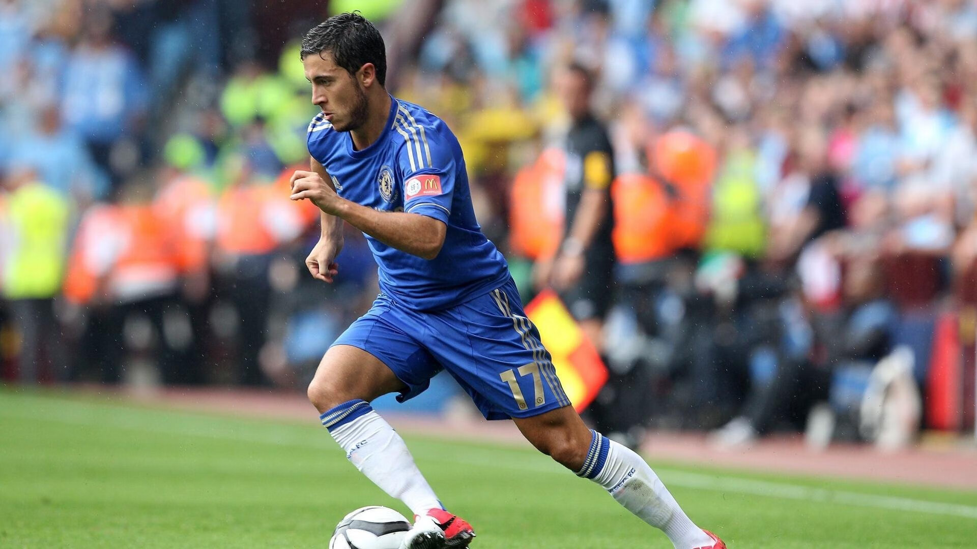 自由泳巅峰对决，世界纪录保持者与新生代天才泳将的激烈较量