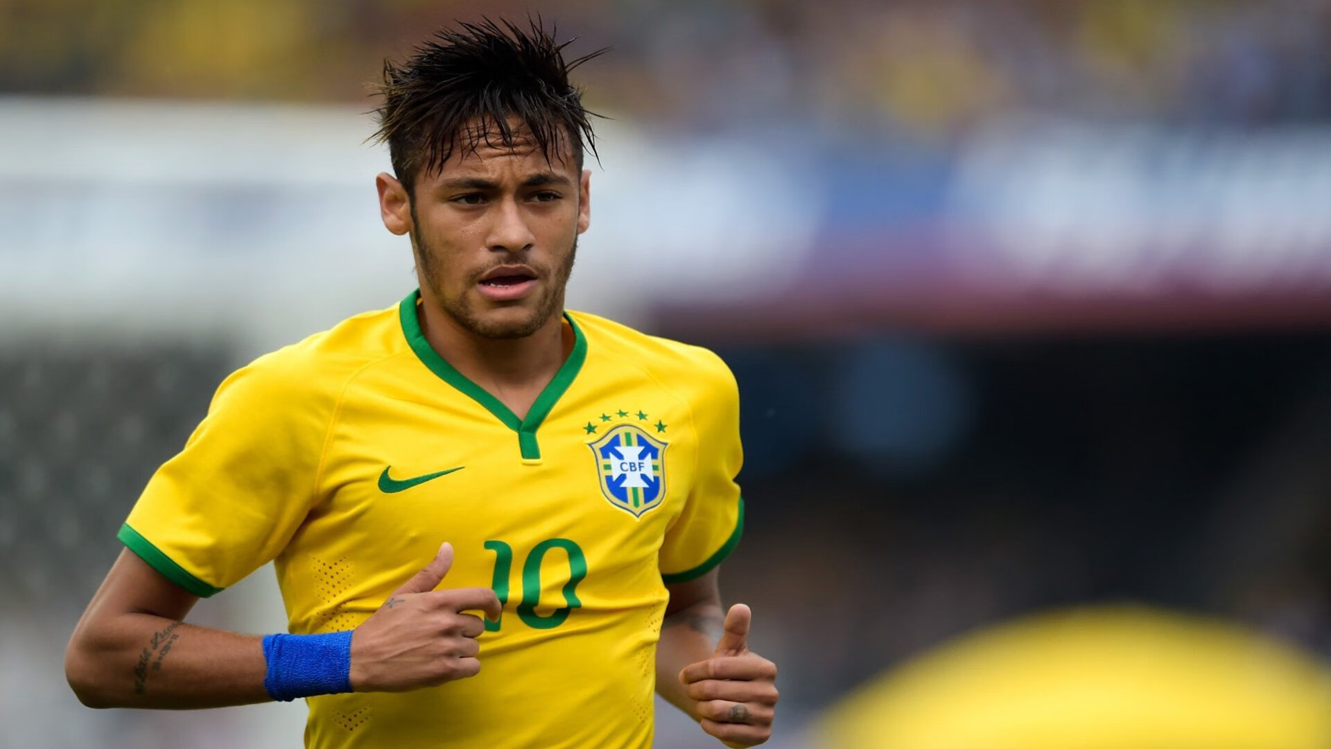 【爱体育app】英超争冠白热化，曼城、利物浦、阿森纳三强鼎立，最后冲刺谁将问鼎？